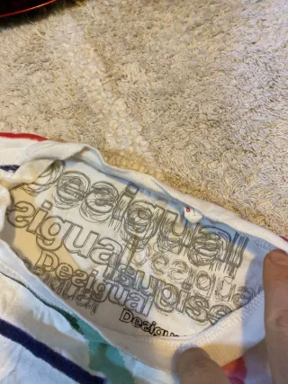 Camiseta Desigual blanca rayas multicolor