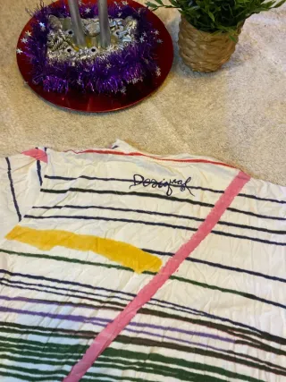 Camiseta Desigual blanca rayas multicolor