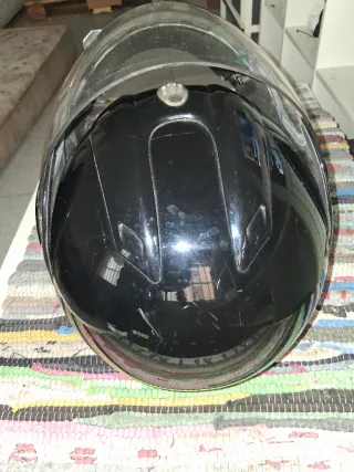 Casco de moto negro integral