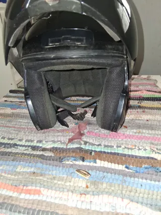 Casco de moto negro integral