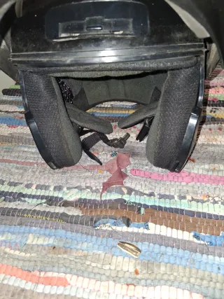 Casco de moto negro integral