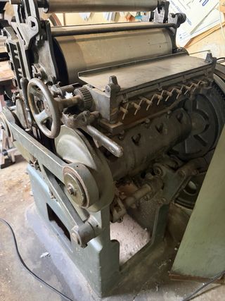 Máquina de imprenta antigua