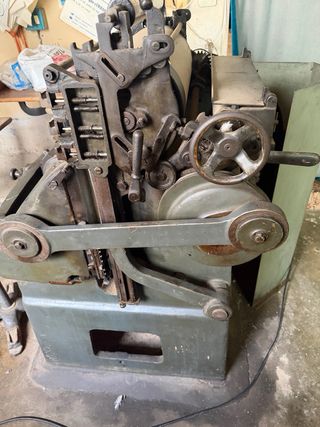 Máquina de imprenta antigua