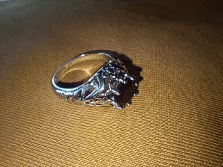 Anillo Plata 925, Talla 11 con una piedra central.