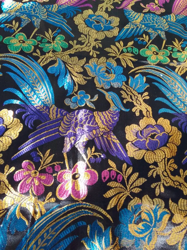 Colcha antigua seda bordada pájaros