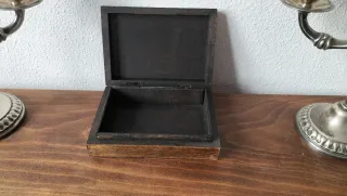 Scatola in legno vintage decorata