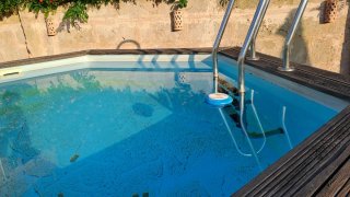 Piscina hexagonal de madera desmontable