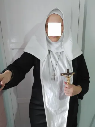 Disfraz Monja Sexy realista + complementos talla M