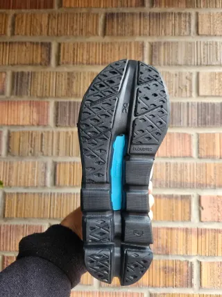 Zapatillas On Cloudflow 5. Talla 40 Gris/Azul