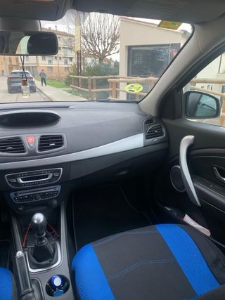 Renault Fluence 2010-gris