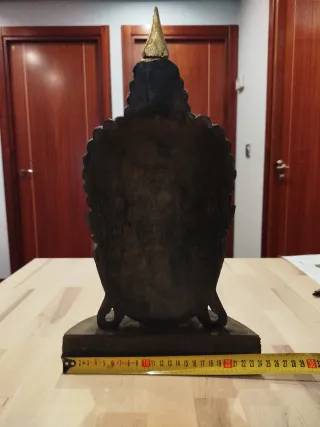 Buda de madera decorativo