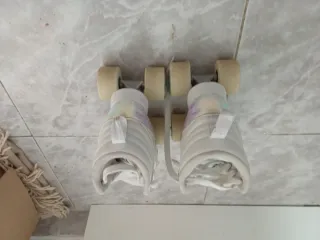 Patines blancos con detalles iridiscentes ,talla31