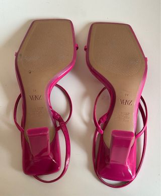 Tacones fucsia de Zara