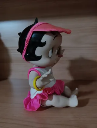 Statuina di Betty boop baby. È alta circa cm. 22,5
