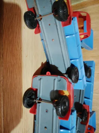 Lote camiones de juguete antiguos