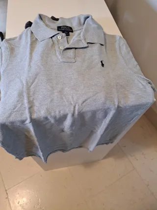 2 polos Ralph Lauren gris oscuro y claro.