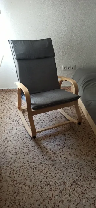 Mecedora de lactancia gris