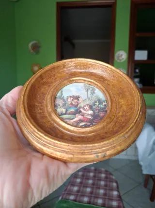 Quadro d'epoca ovale con cornice dorata