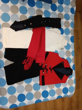 Traje Regional Gallego Rojo y Blanco