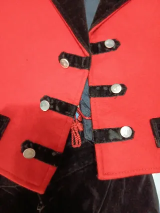 Traje Regional Gallego Rojo y Blanco