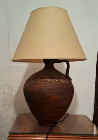 Lámpara de mesa de terracota artesanal