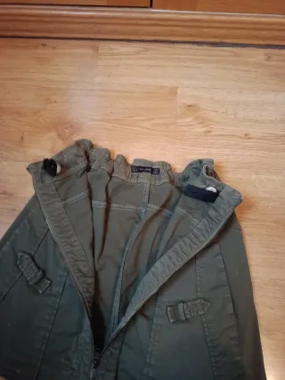 Falda verde militar con cremallera