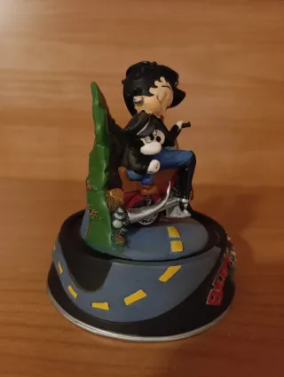 Statuina di Betty boop. È alta circa. cm 14,5