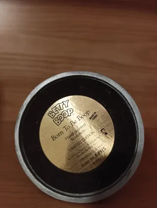 Statuina di Betty boop. È alta circa. cm 14,5