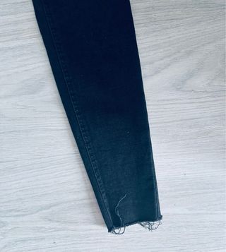 Pantalón push up negro de Bershka