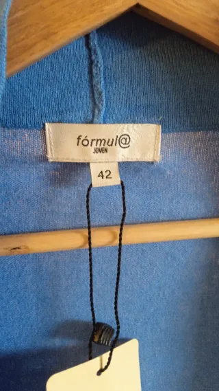 Chaqueta punto corta azul Talla 42 aunque algo prq