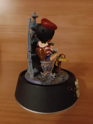 Statuina di Betty boop. È alta circa. cm 14,5