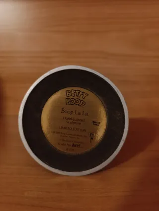 Statuina di Betty boop. È alta circa. cm 14,5