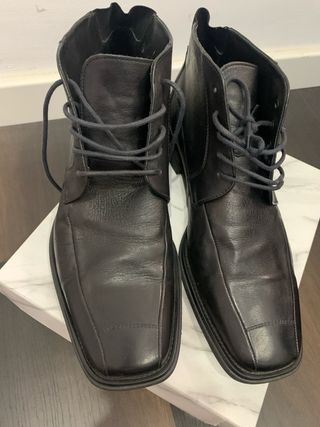 Botines de piel negros