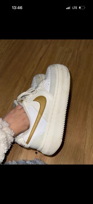 Nike Air Force 1 Doradas Blancas