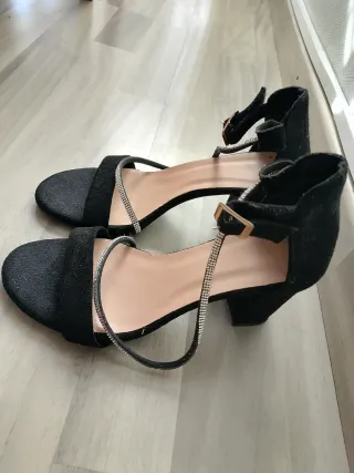 Tacones Ador Negros Talla 35, nuevas usadas 1 vez