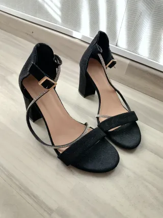 Tacones Ador Negros Talla 35, nuevas usadas 1 vez