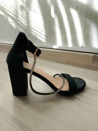 Tacones Ador Negros Talla 35, nuevas usadas 1 vez