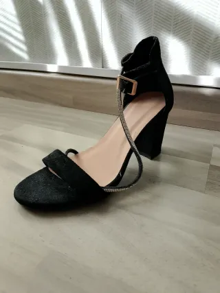 Tacones Ador Negros Talla 35, nuevas usadas 1 vez
