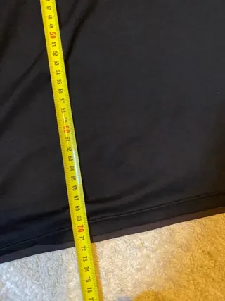 Camiseta Adidas Negra y Blanca Deportiva