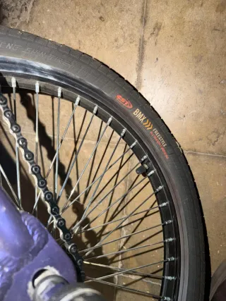 Bicicleta BMX Conor Rave Morada