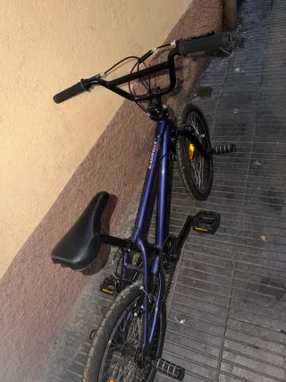 Bicicleta BMX Conor Rave Morada