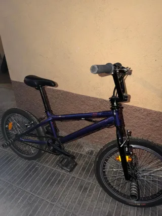 Bicicleta BMX Conor Rave Morada