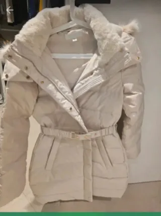 Abrigo Plumas Crema Talla L con Etiqueta