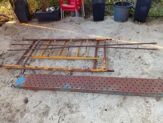 Andamio metálico y plataforma