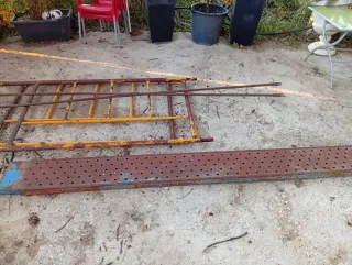 Andamio metálico y plataforma