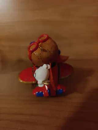 Decorazione natalizia di Betty boop sull'aereo.