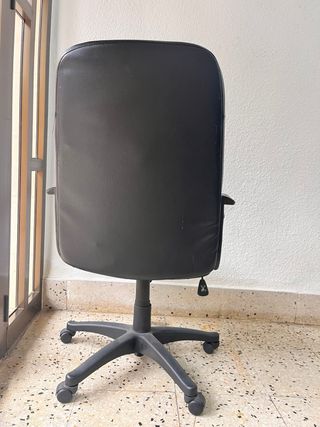 Silla de escritorio giratoria negra