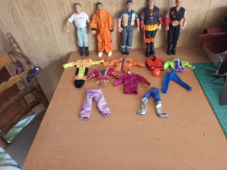 Figuras de acción y ropa de muñecos