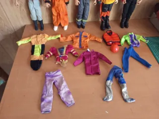 Figuras de acción y ropa de muñecos
