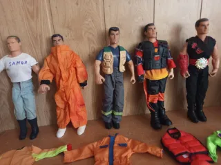 Figuras de acción y ropa de muñecos